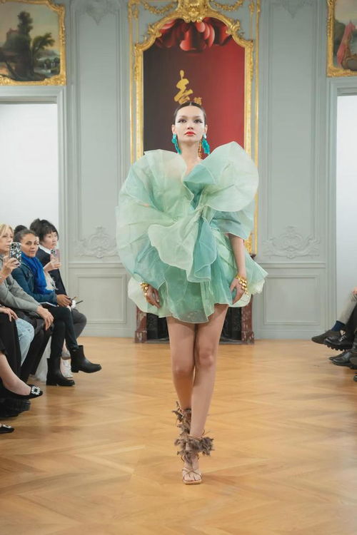 綻放巴黎 陜西旅游集團(tuán)攜 周原衣語 以時(shí)尚手法展示三千年中國之美