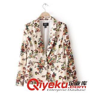 西服 歐美風(fēng)2014秋裝新款 休閑時(shí)尚西服領(lǐng)白底黑點(diǎn)中長(zhǎng)款印花西服圖片|西服 歐美風(fēng)2014秋裝新款 休閑時(shí)尚西服領(lǐng)白底黑點(diǎn)中長(zhǎng)款印花西服產(chǎn)品圖片由崇川區(qū)瑤瑟服裝廠公司生產(chǎn)提供-