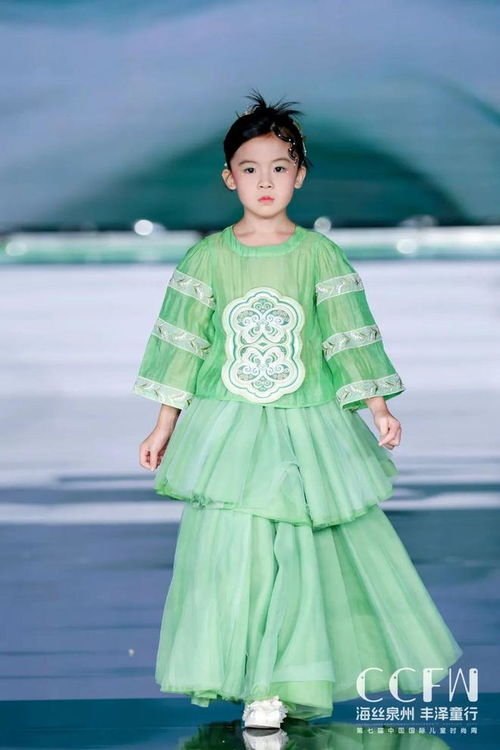 豐盈而生動的國風(fēng)畫卷 四時印象mqd 馬騎頓 童裝國風(fēng)時裝秀
