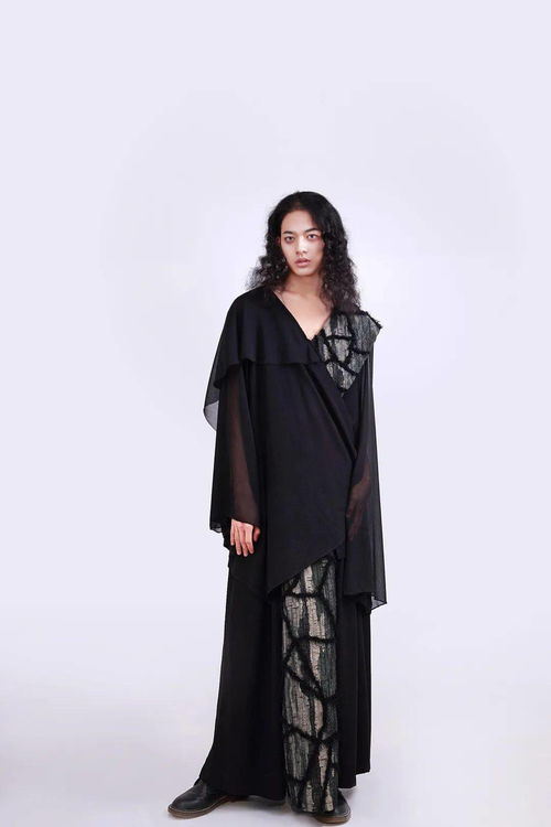 樂山師范學院美術學院2020屆服裝與服飾設計專業(yè)畢業(yè)作品展 時尚與地域文化的交融